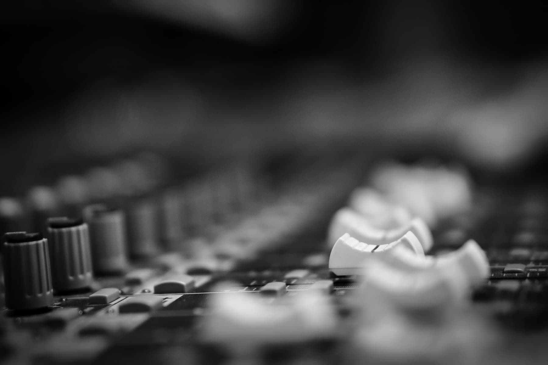 Mixing console